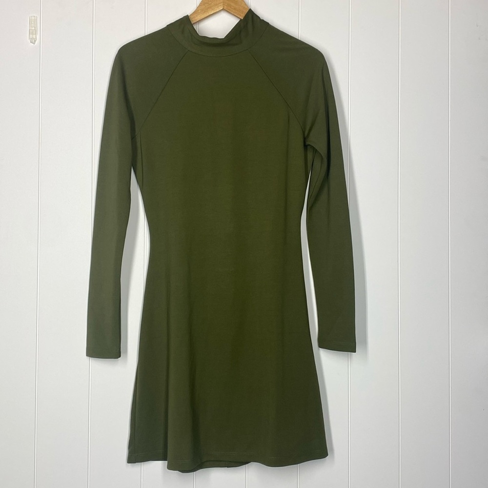 “Winter Clearance” Fabletics Pullover Open Back Green Dress Size Medium - Picture 1 of 9